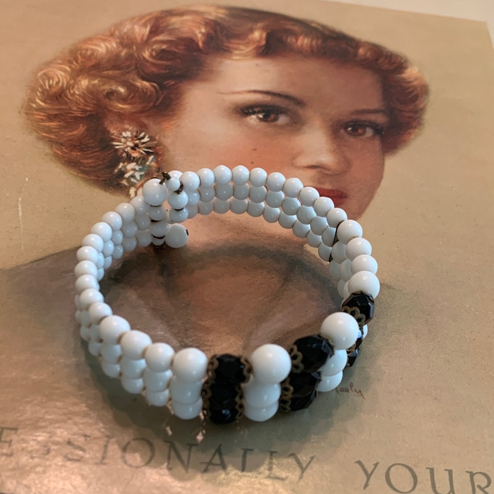 Vintage 50’s beaded bracelet